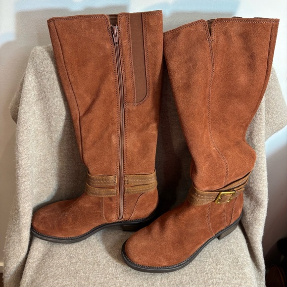 CLARKS Sz 7 Knee High Boots Cushioning to Grippy Sole Buckle Detail Zip Up - Picture 8 of 13